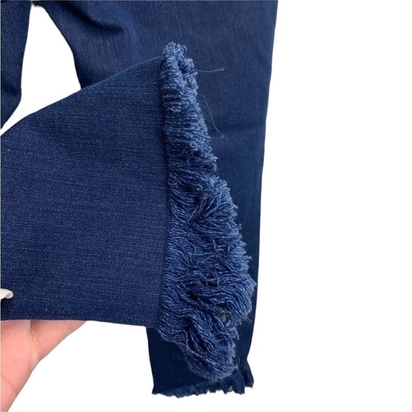 PAIGE Roxy Cropped Diagonal Raw Hem Size 25 - Picture 6 of 6